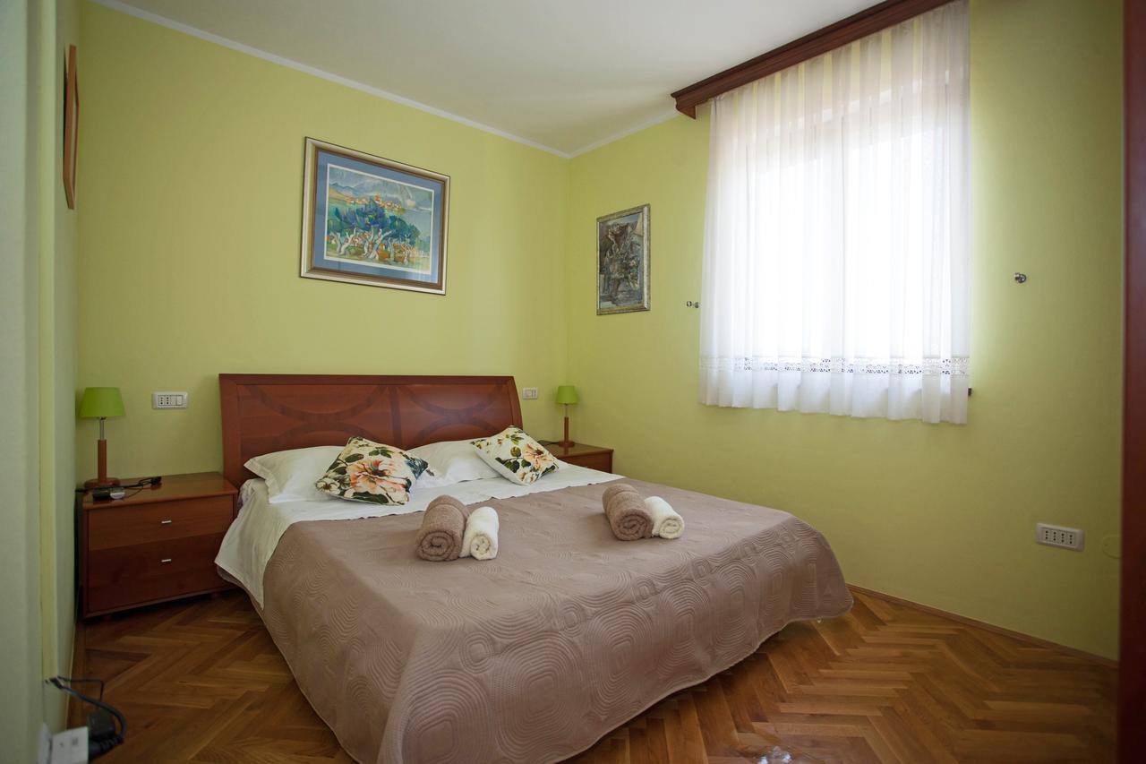 Apartment Pia Ровинь Экстерьер фото